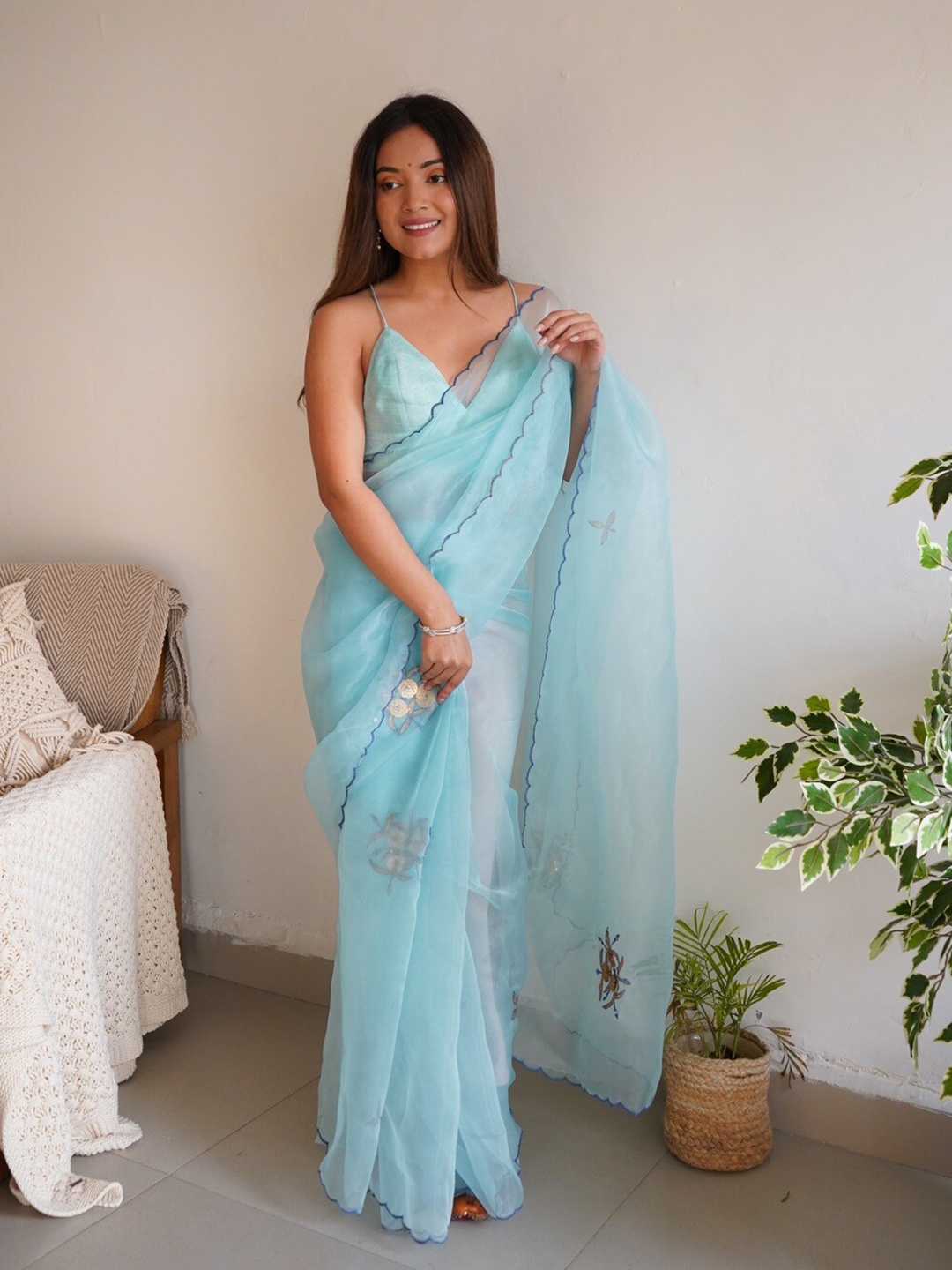 

Atulyam Tex World Floral Embellished Embroidered Organza Saree, Turquoise blue
