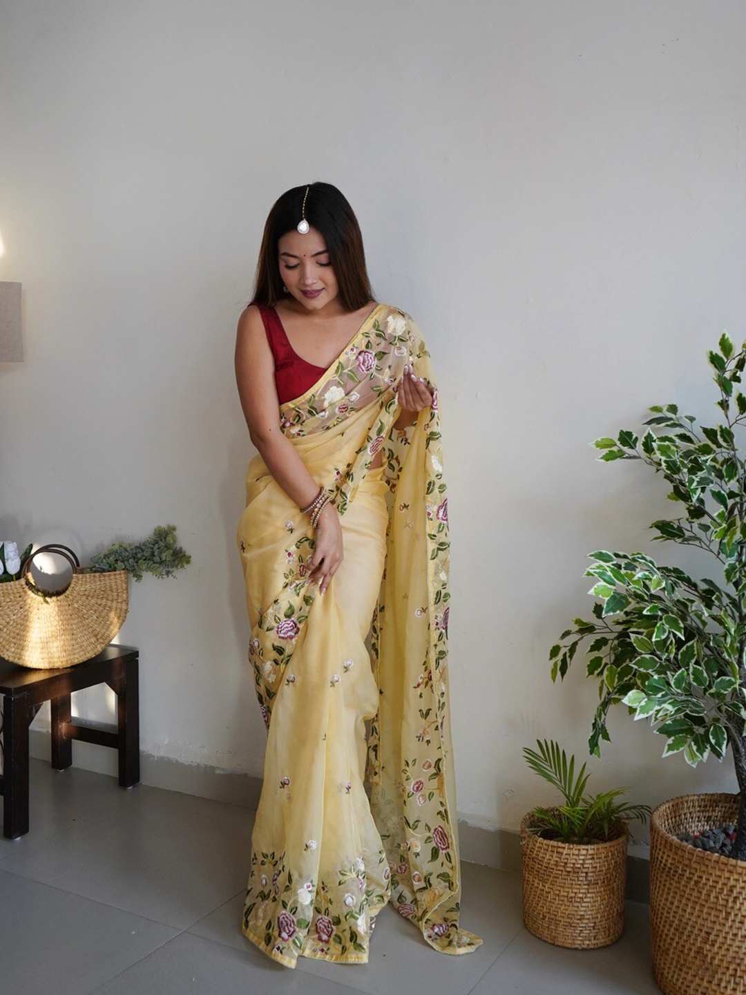 

Atulyam Tex World Floral Embroidered Organza Saree, Yellow