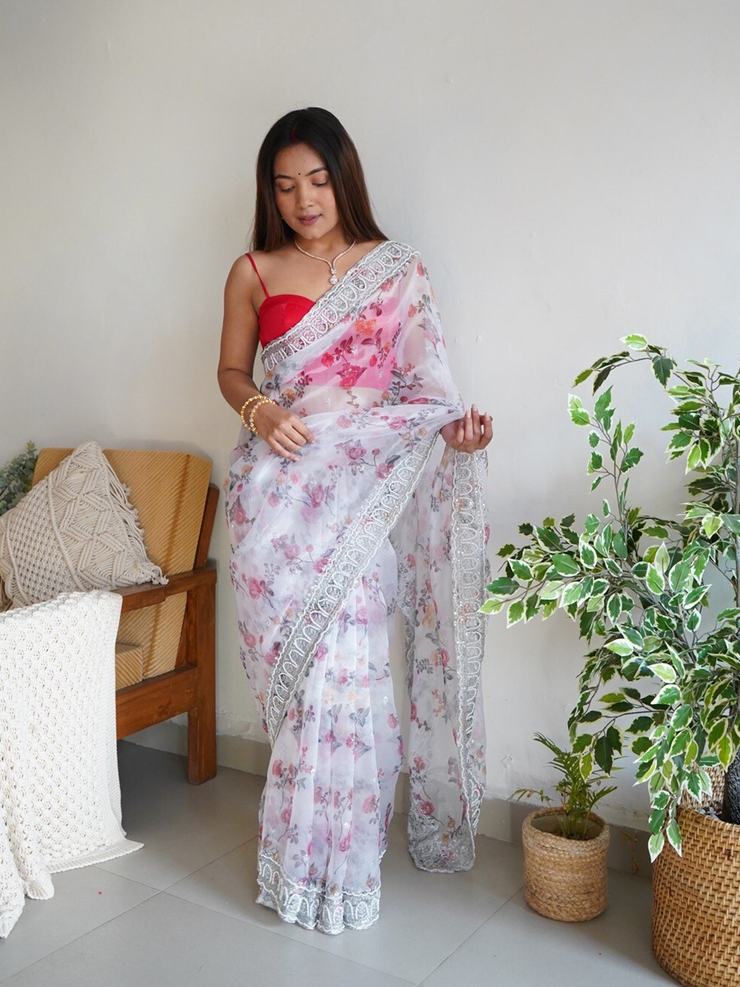 

Atulyam Tex World Floral Printed Embroidered Organza Saree, White