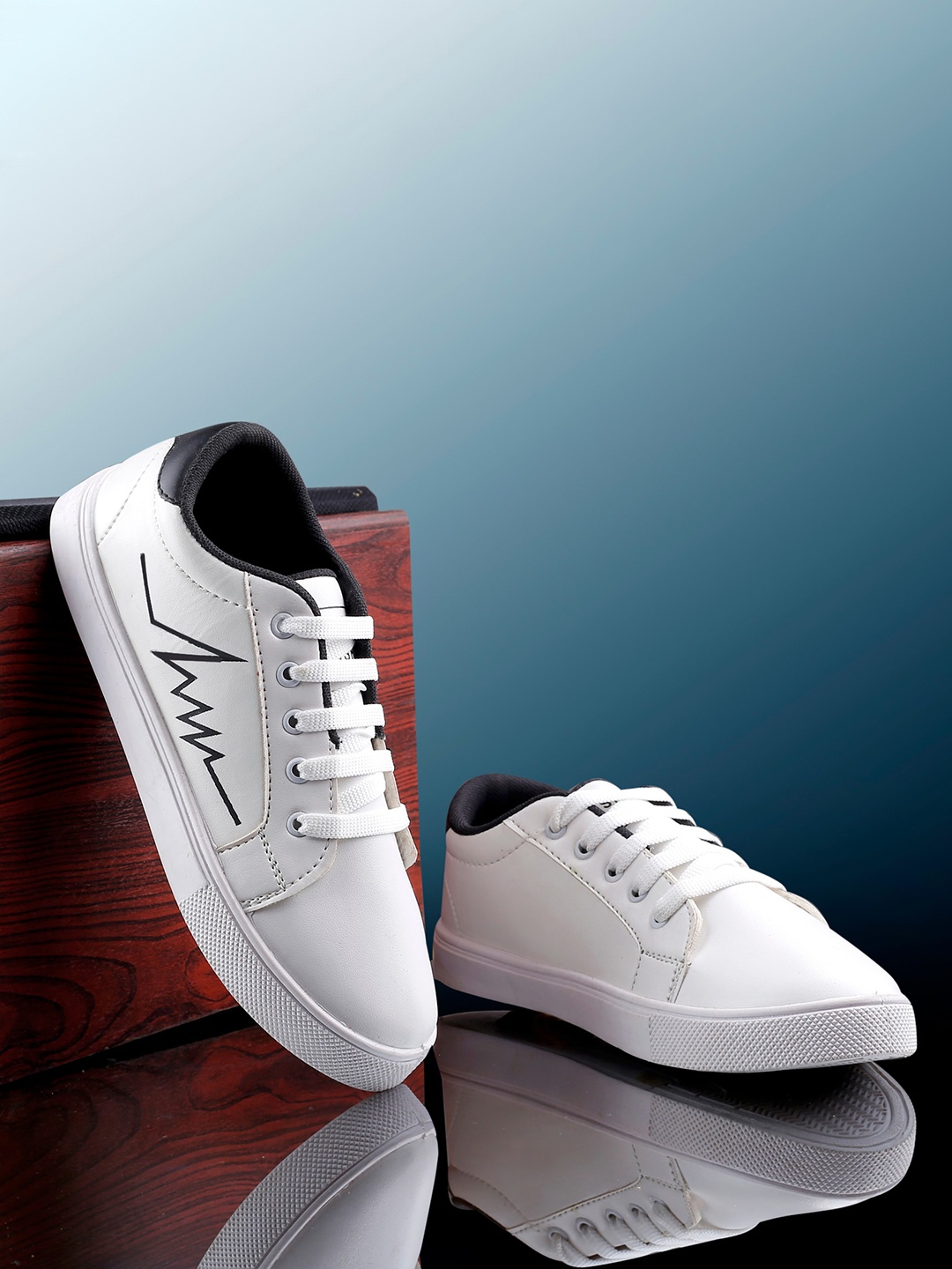 

AROOM Women Printed Sneakers, White
