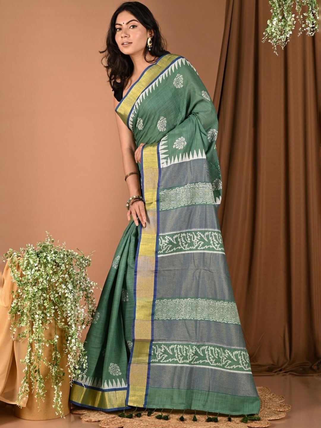 

Very Much Indian Ethnic Motifs Embroidered Zari Pure Cotton Handloom Saree, Green