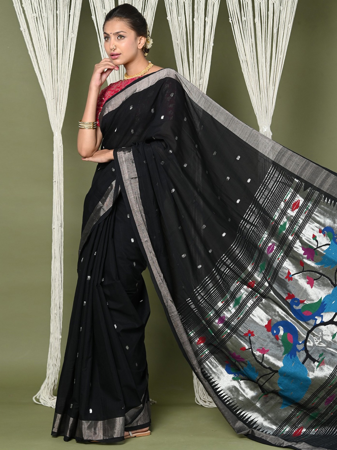 

Very Much Indian Woven Design Zari Pure Cotton Handloom Paithani Saree, Black