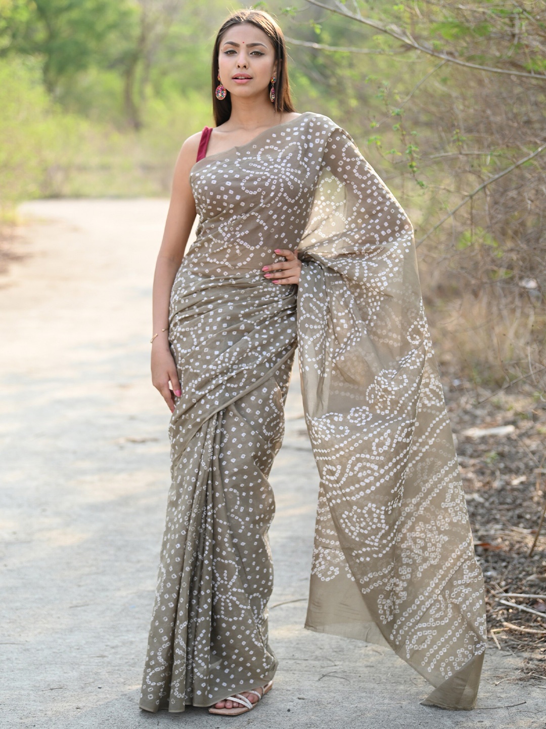 

Very Much Indian Bandhani Pure Cotton Saree With Blouse Piece, Grey