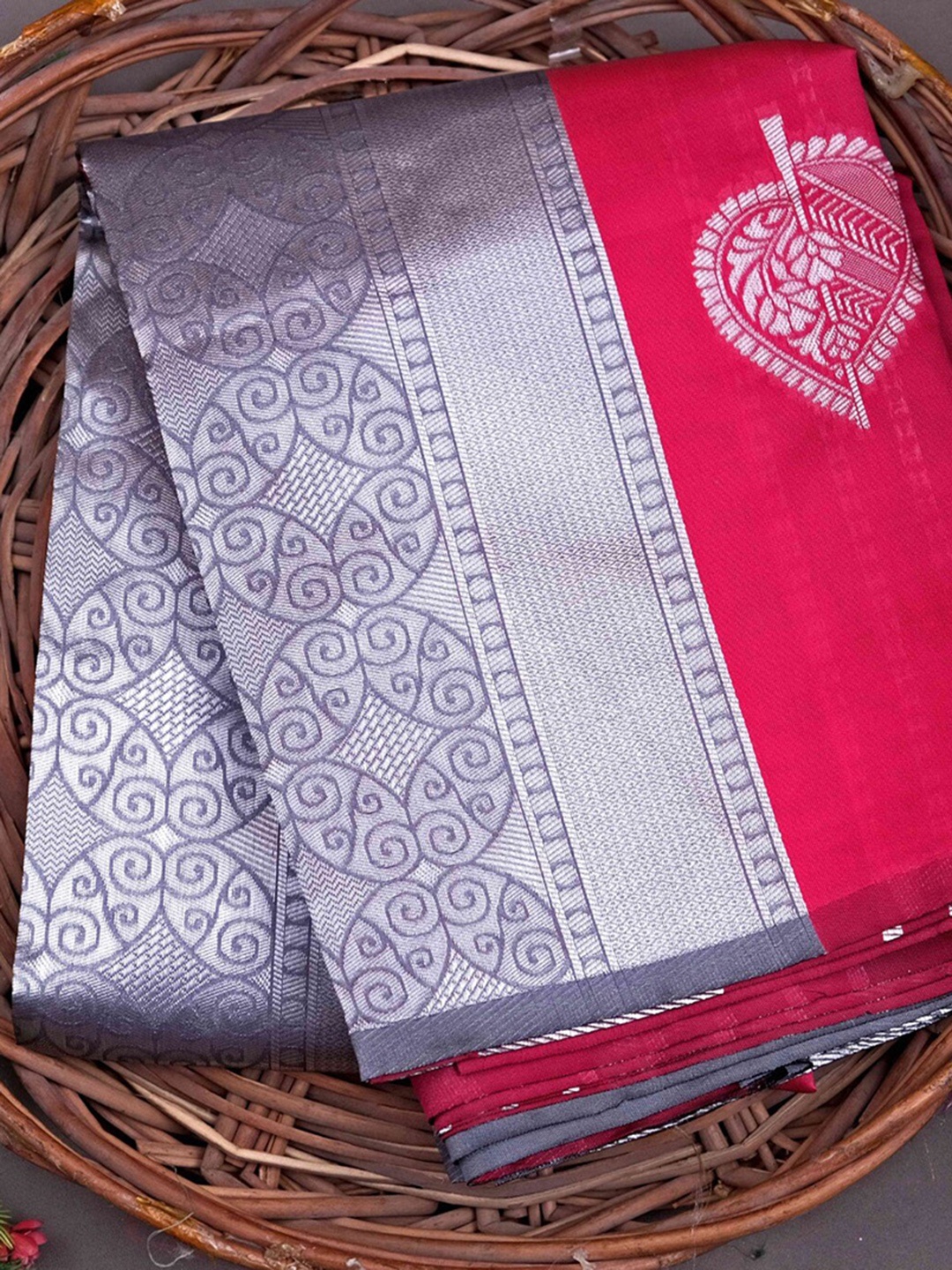 

MORLY Floral Woven Design Zari Kanjeevaram Saree, Pink