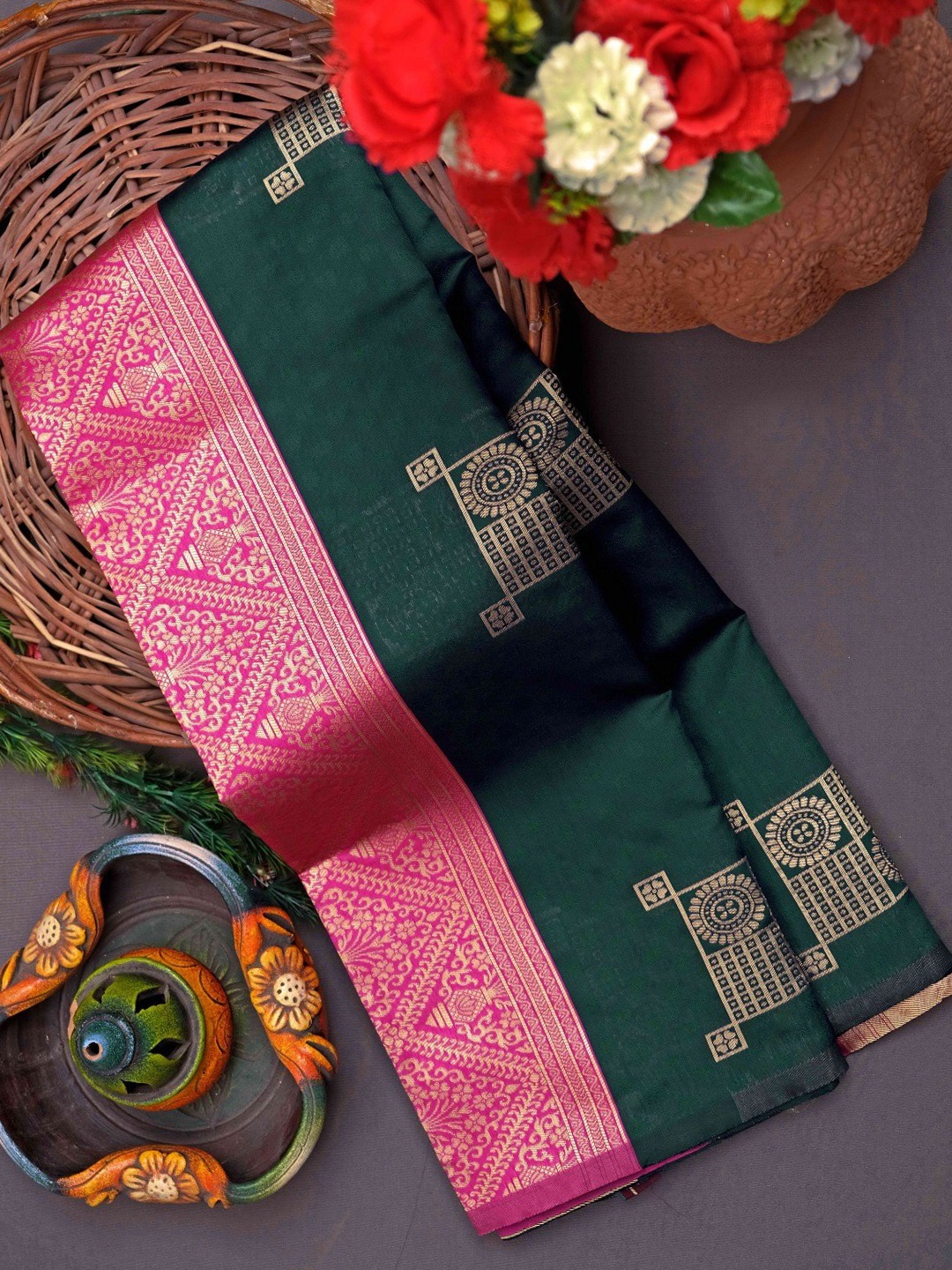 

MORLY Woven Design Zari Kanjeevaram Saree, Green