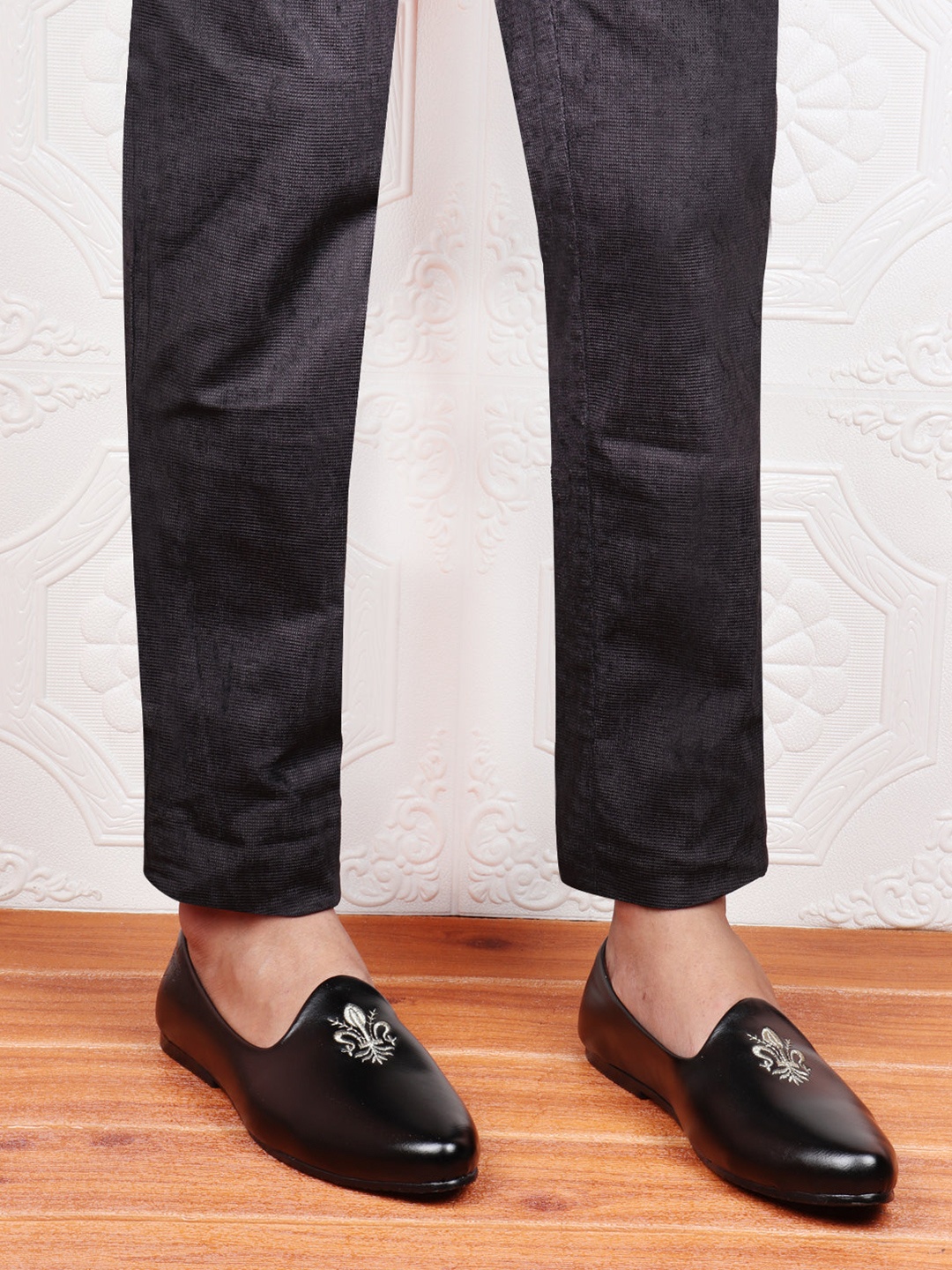 

FAUSTO Men Embroidered Lightweight Mojaris, Black