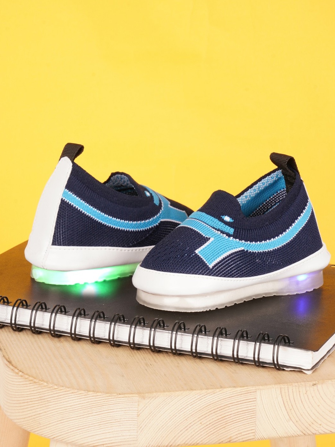 

CHiU Infants Woven Design Lightweight LED Slip-On Sneakers, Blue