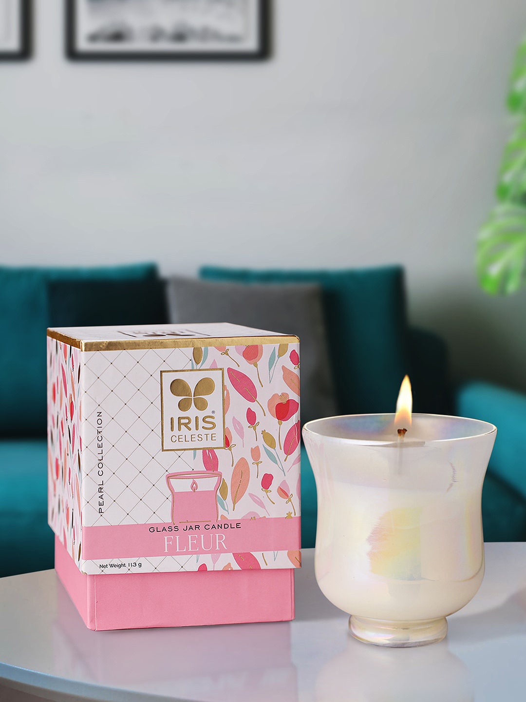 

IRIS CELESTE White Pearl Collection Hurricane Candle Fragrance Fleur