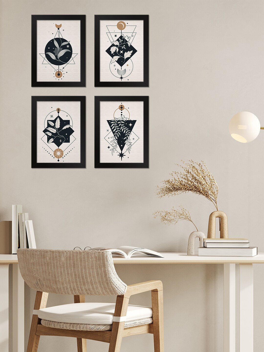

PAPER PLANE DESIGN White & Black 4 Pieces Printed Wall Photo Frames