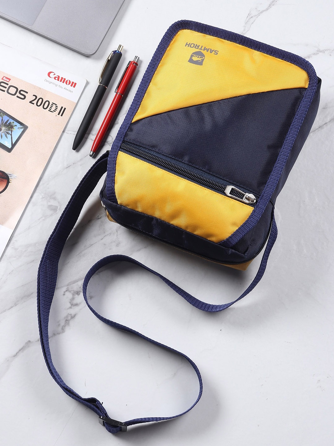 

SAMTROH Colourblocked Messenger Bag, Blue