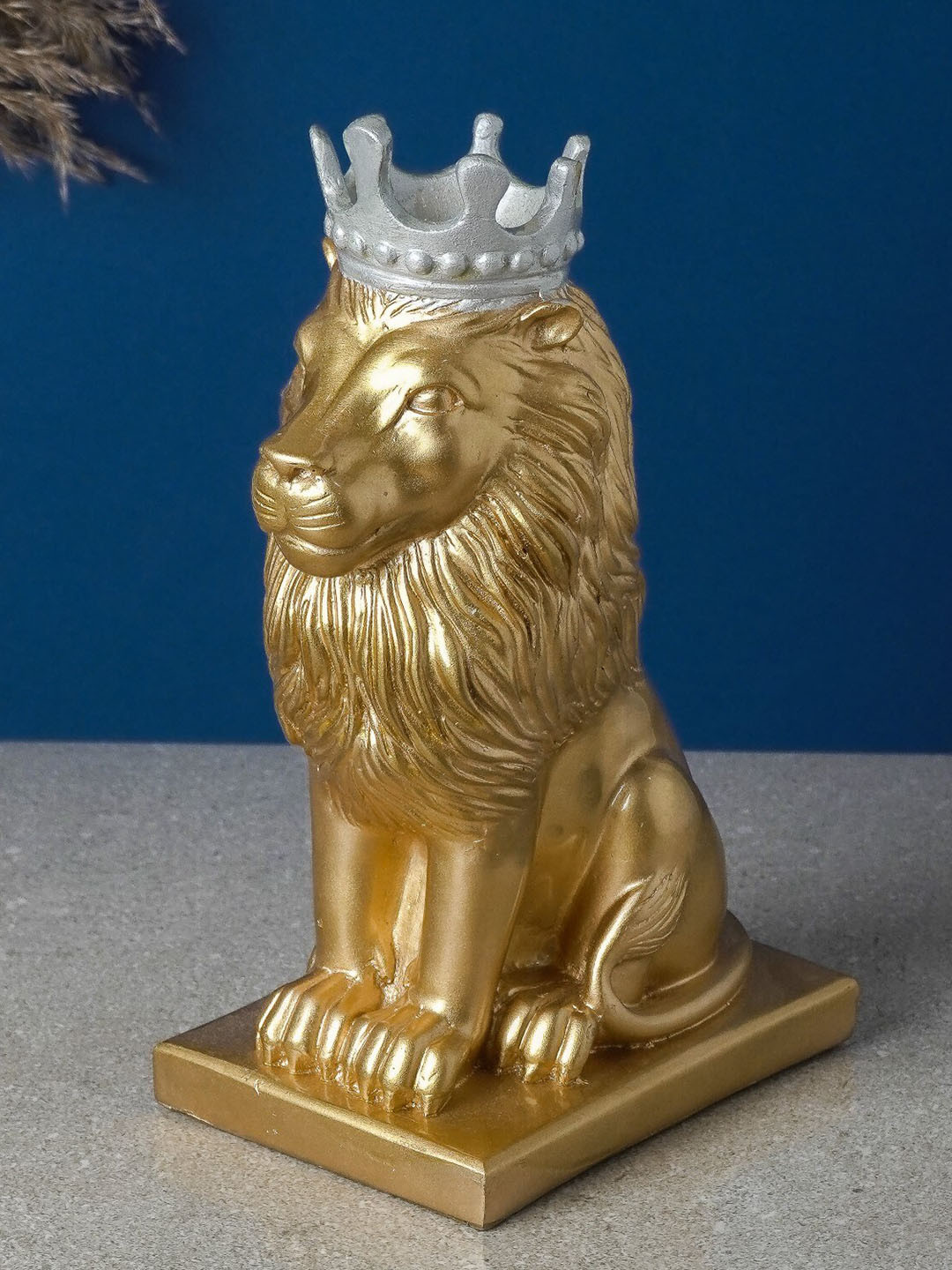 

The Decor Mart Gold Toned Minimalist Majestic Lion Statue Showpiece