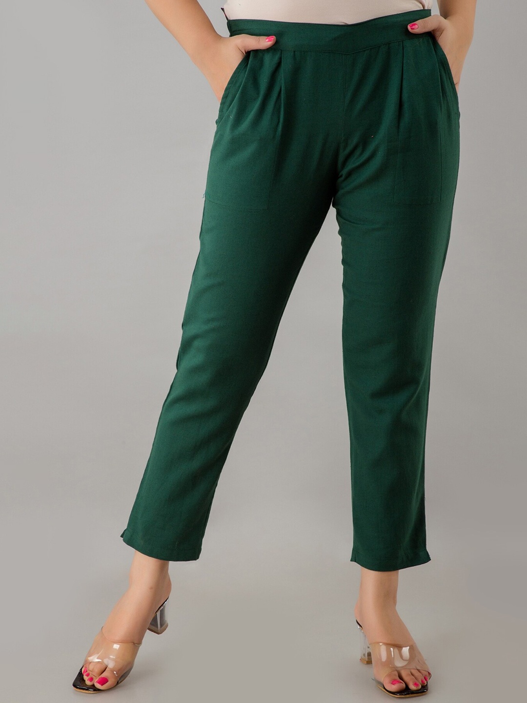 

HERE&NOW Women Green Mid Rise Easy Wash Cropped Cotton Straight Fit Trousers