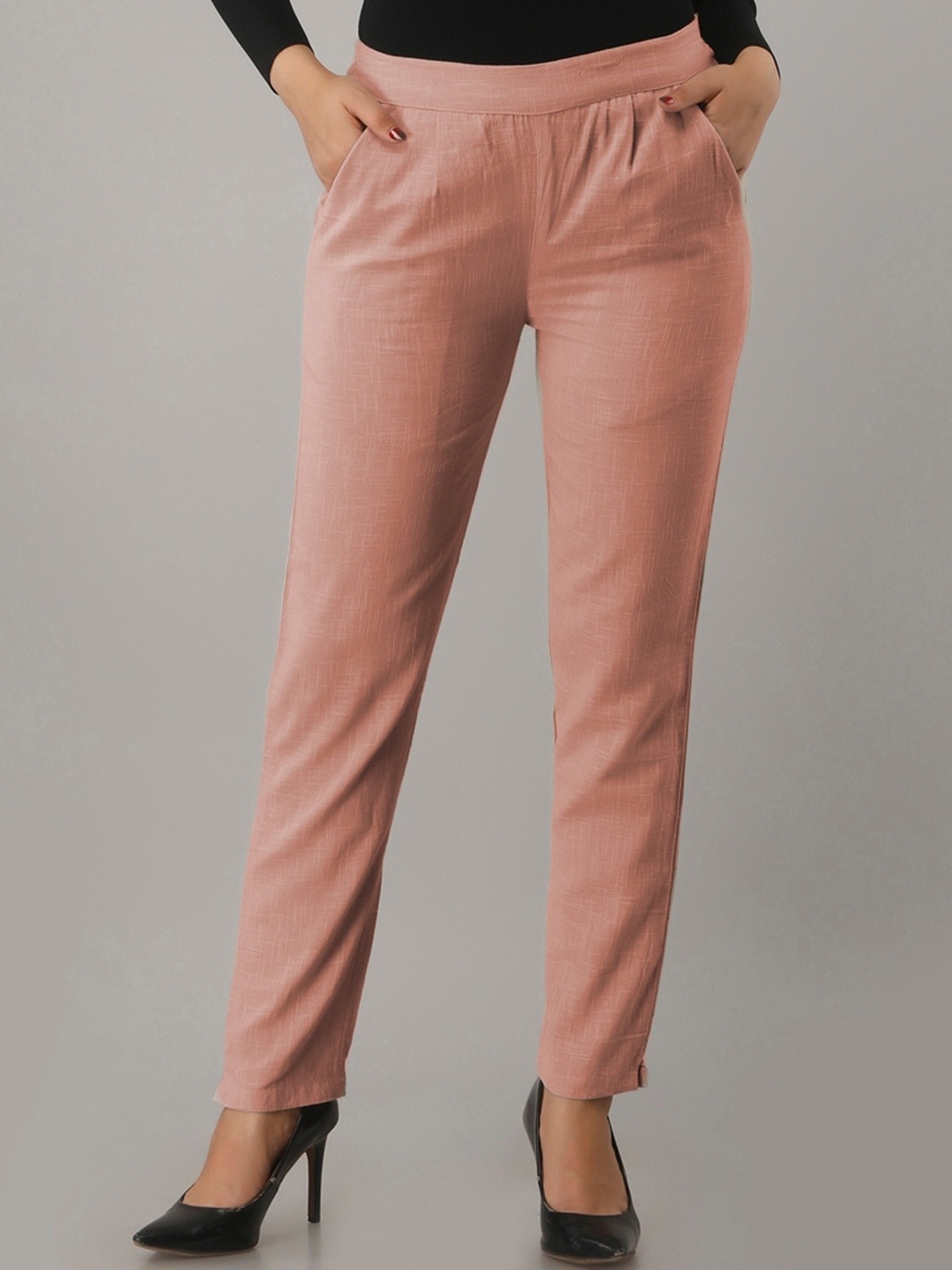 

HERE&NOW Women Pink Mid Rise Easy Wash Cropped Cotton Straight Fit Trousers