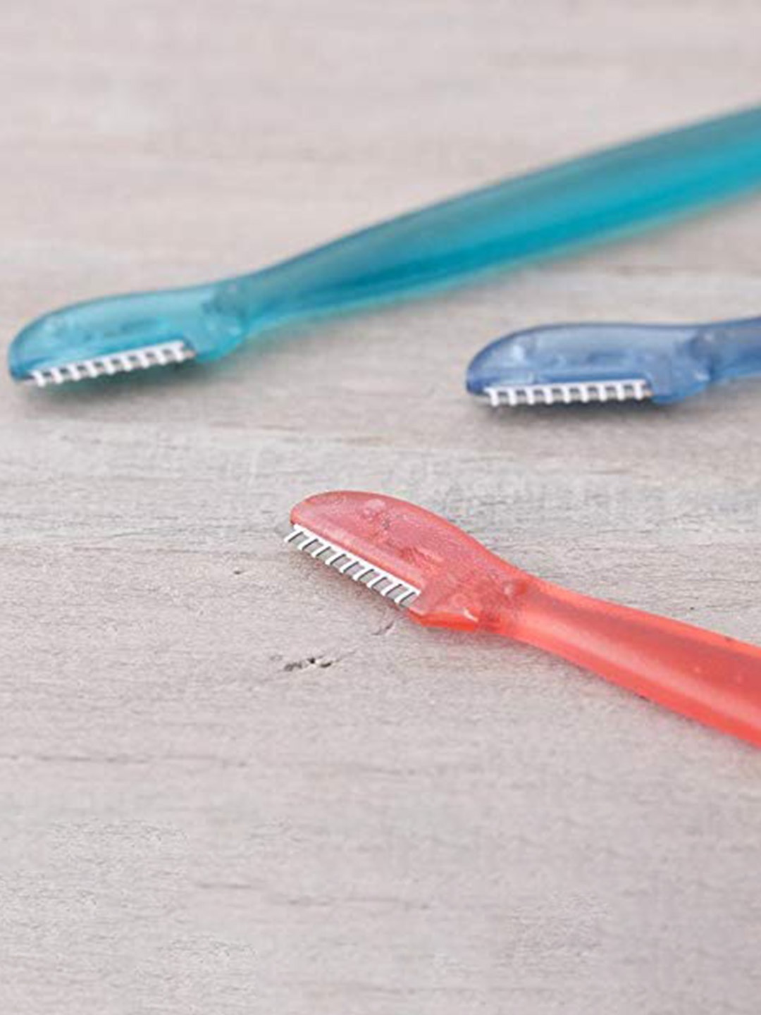 

KAI Women Set Of 8 Can-Bubble Face Razor With Bikini & Eyebrow Razor, Purple