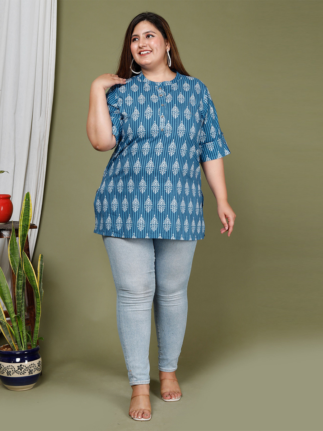 

Swasti Ethnic Motifs Printed Pure Cotton Kurti, Blue