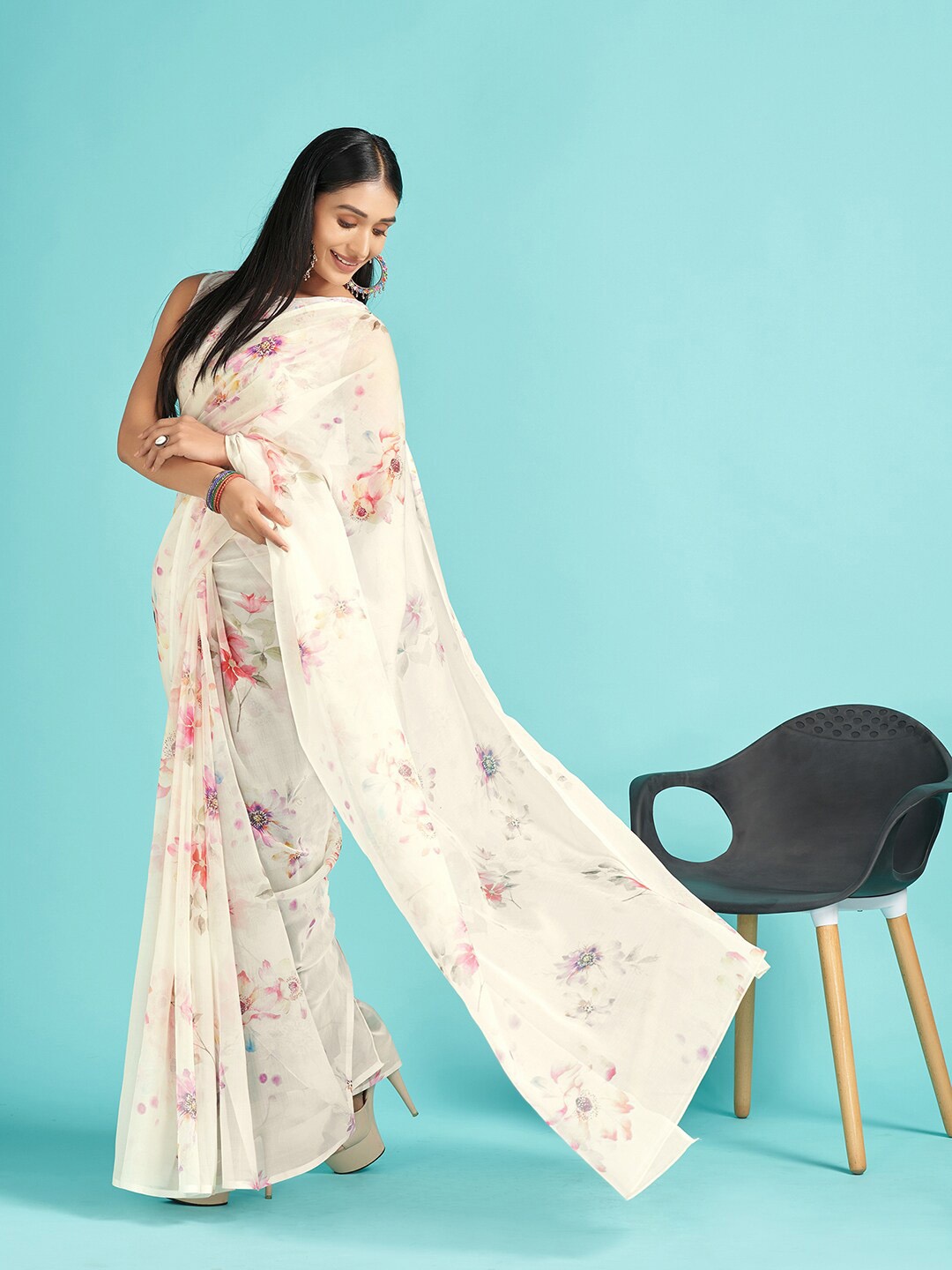 

Mitera Off White & Pink Floral Printed Organza Saree