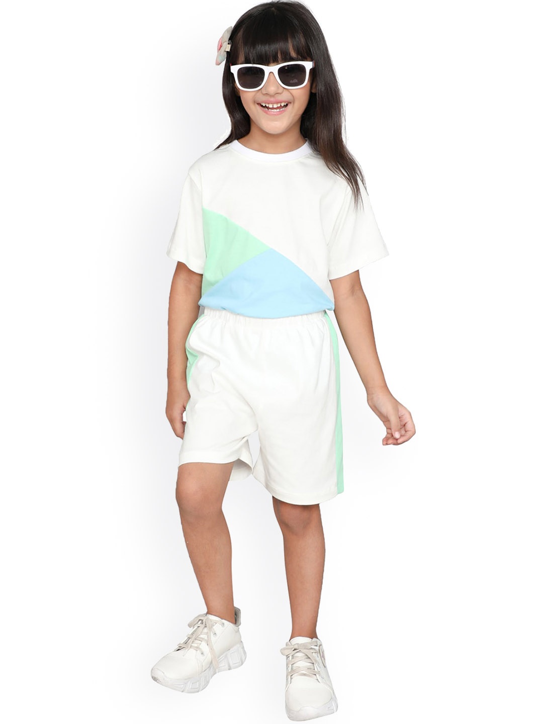

Little Angels Girls Colourblocked Pure Cotton T-Shirt & Shorts, White