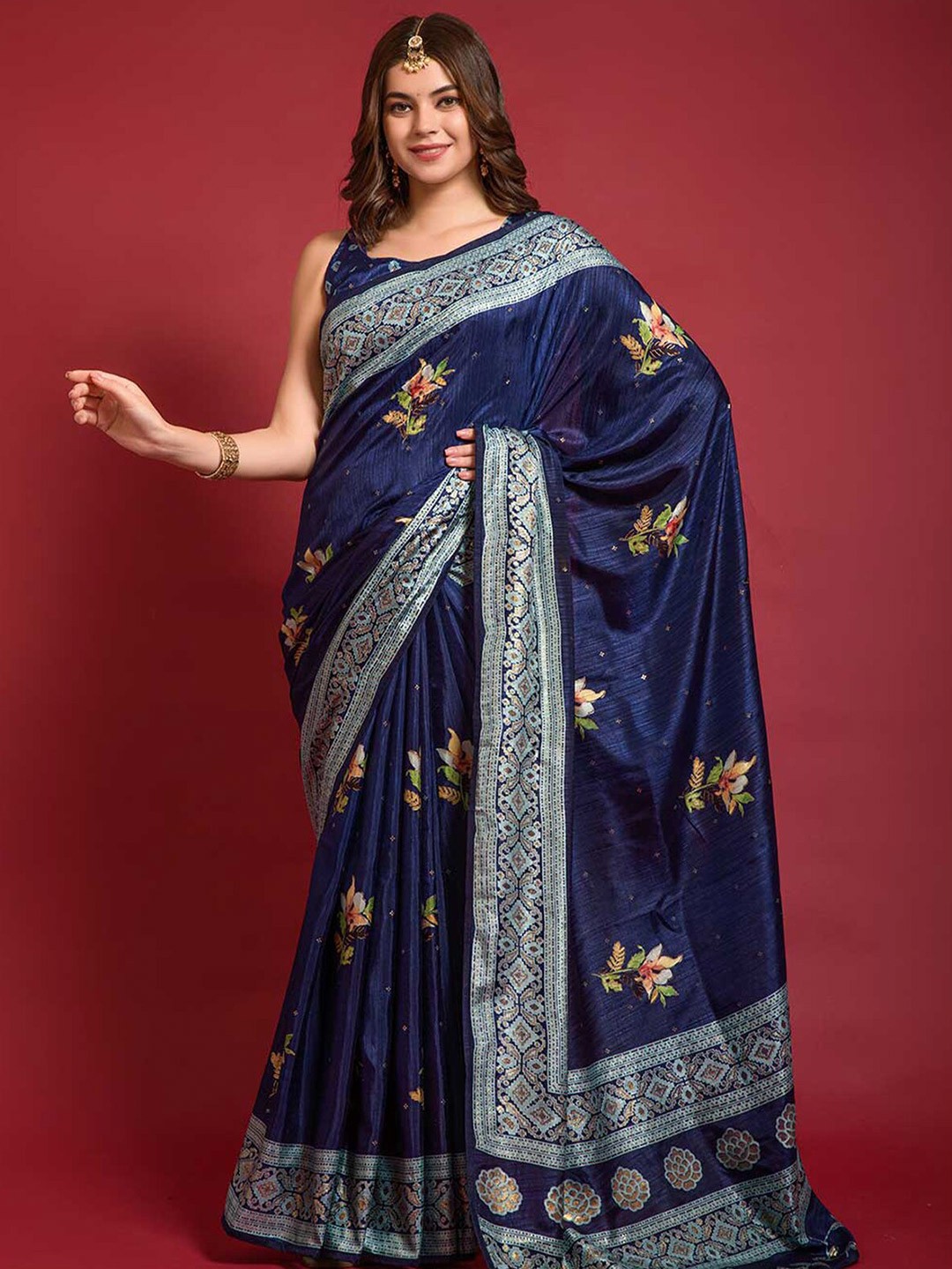 

ODETTE Blue & Green Floral Zari Silk Blend Saree