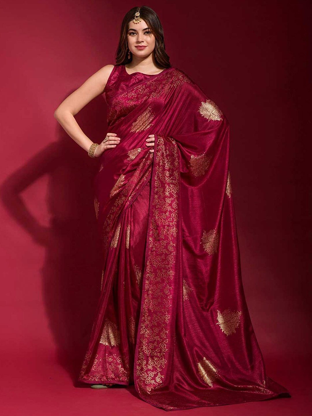 

ODETTE Maroon & Gold-Toned Ethnic Motifs Silk Blend Saree