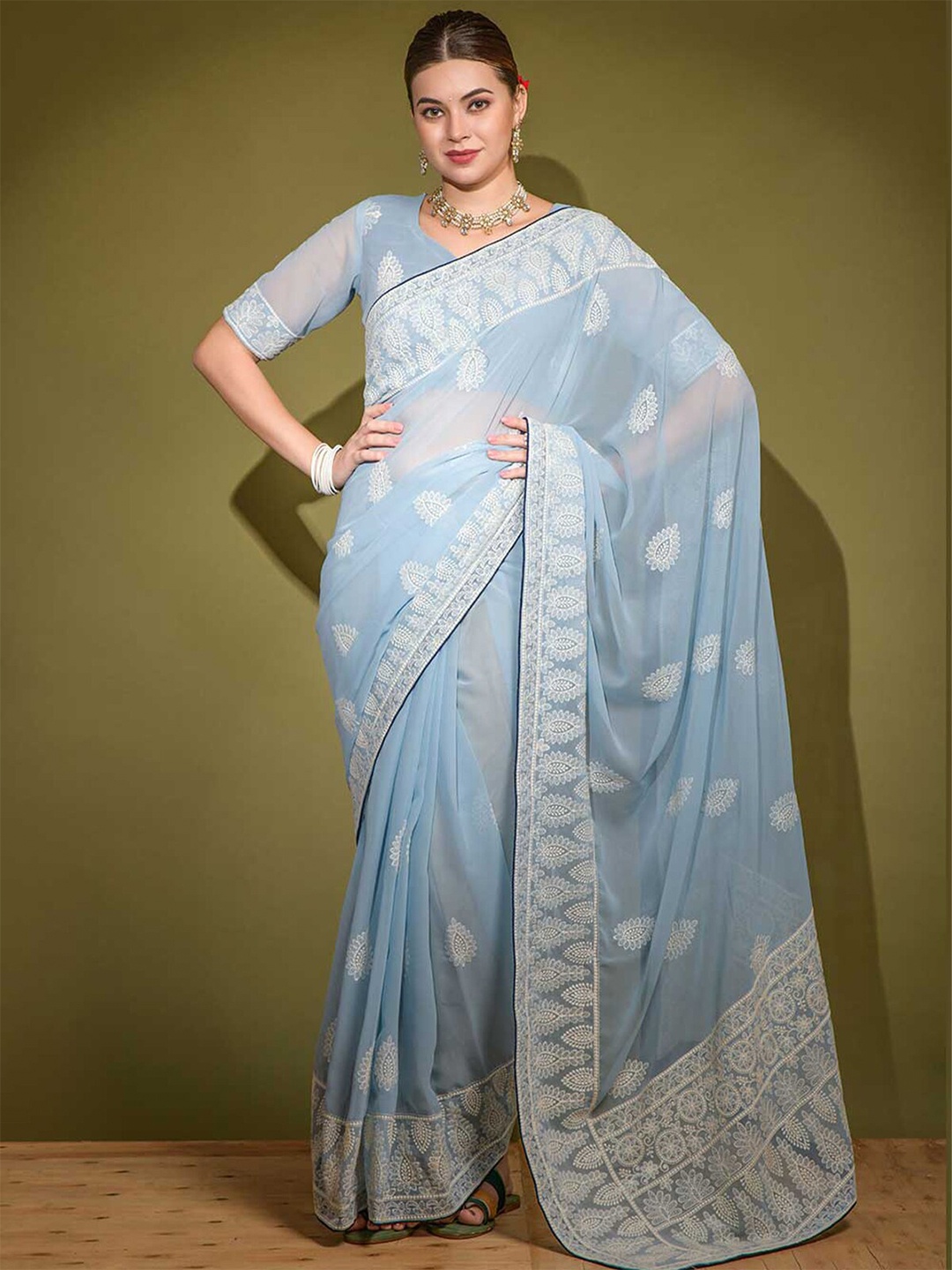 

ODETTE Floral Embroidered Saree, Blue