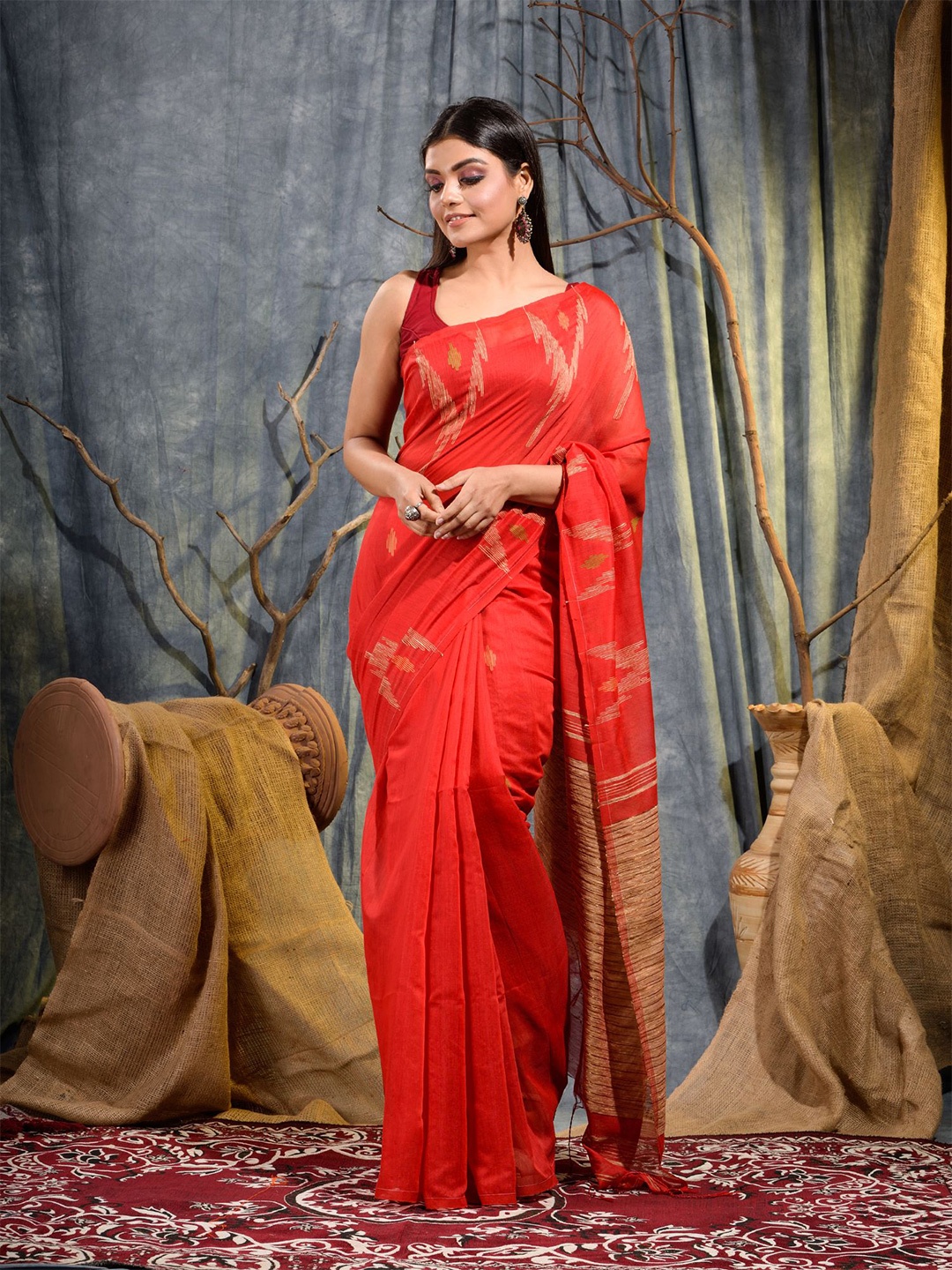 

SAJASAJO Woven Design Saree, Red