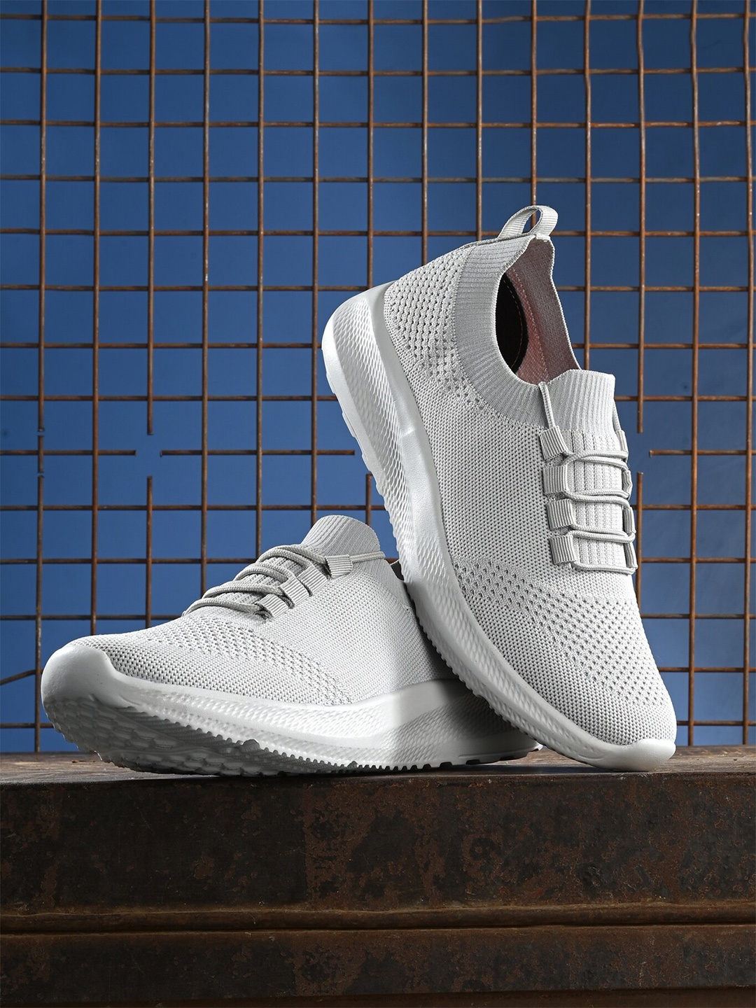 

HRX by Hrithik Roshan Men Grey Mesh Fresh Foam Walking Non-Marking Shoes