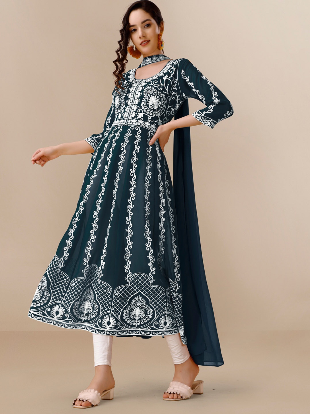 

HERE&NOW Teal & White Ethnic Motifs Embroidered Chikankari Kurta & Dupatta