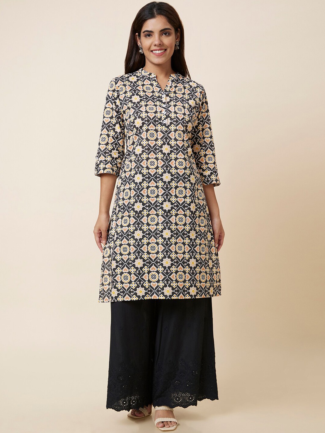 

Globus Black & Pink Ethnic Motifs Printed Straight Pure Cotton Kurta