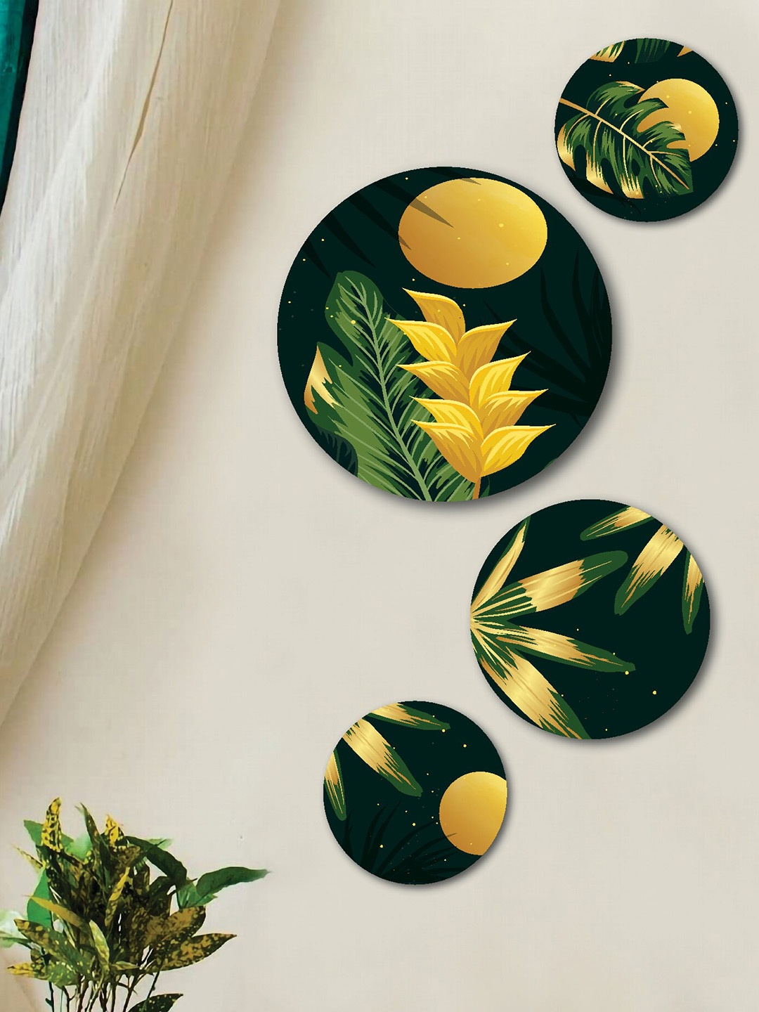 

SAF Green & Black 4 Pieces Tropical Leaves Painted Round Wall Arts