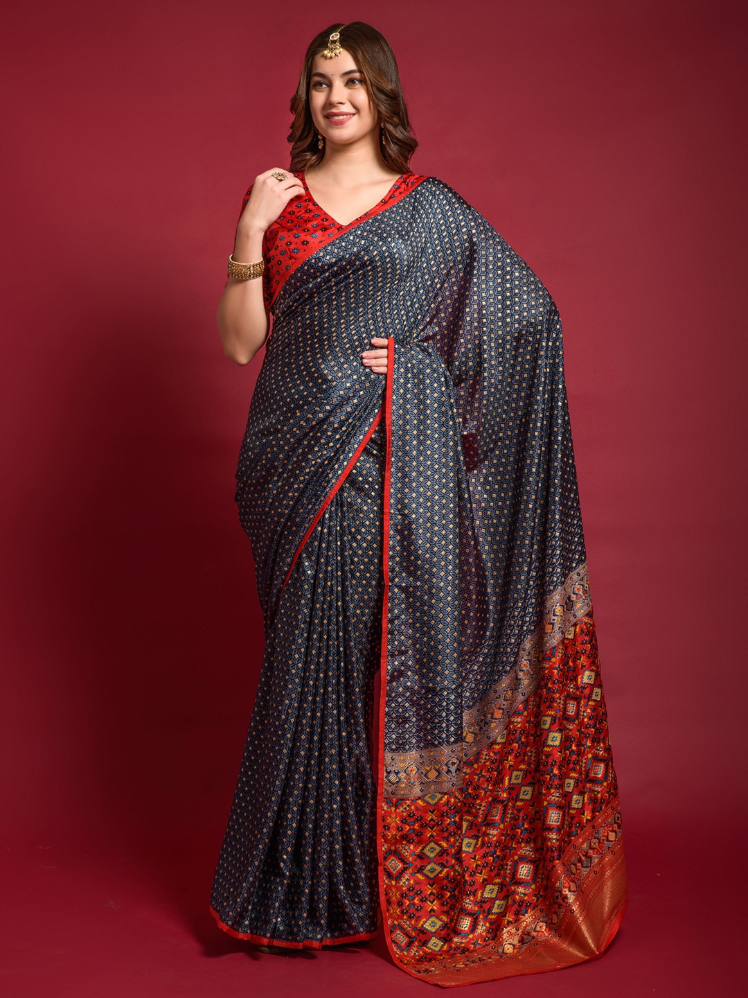 

VEERAX Geometric Printed Zari Art Silk Saree, Navy blue