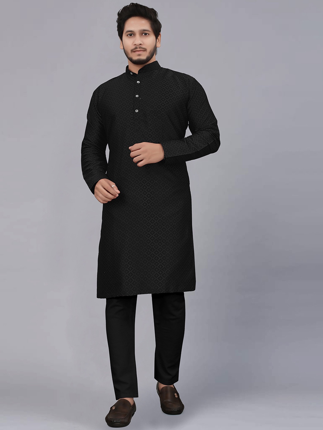 

CELLUX Mandarin Collar Gemetric Printed Kurta with Pyjamas, Black