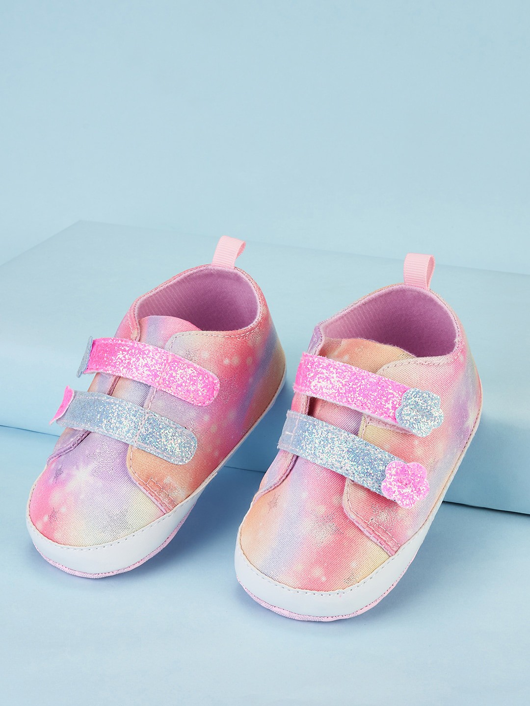

Pantaloons Junior Girls Printed Comfort Insole Textile Contrast Sole Slip-On Sneakers, Pink