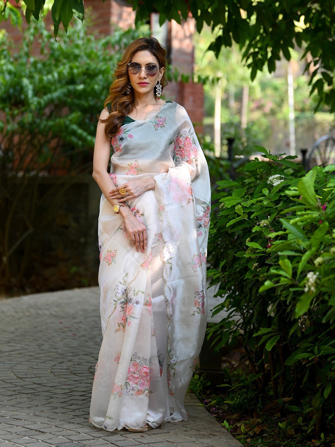

BEATITUDE Floral Printed Organza Saree, White