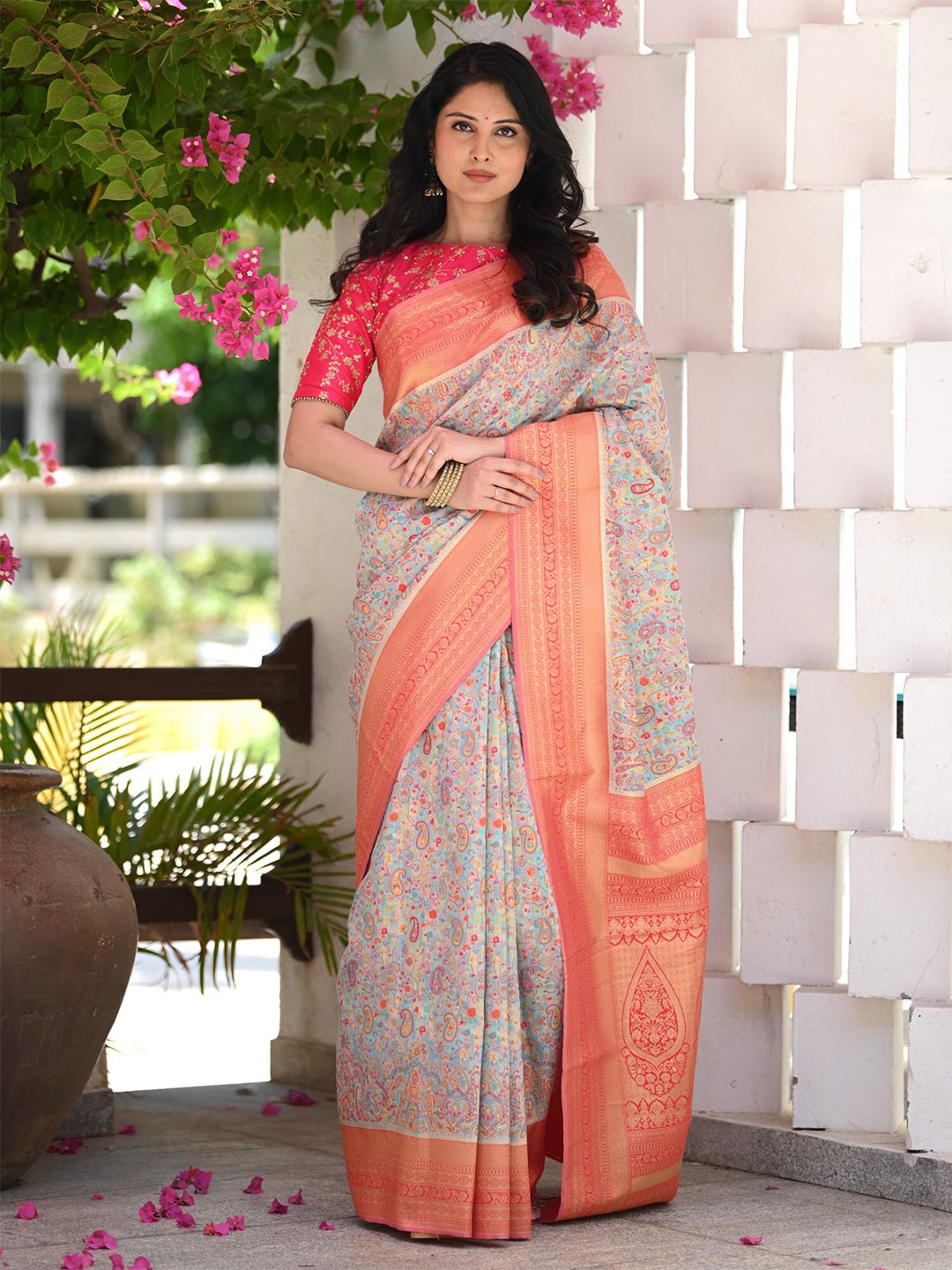 

BEATITUDE Ethnic Motif Woven Design Zari Saree, Blue