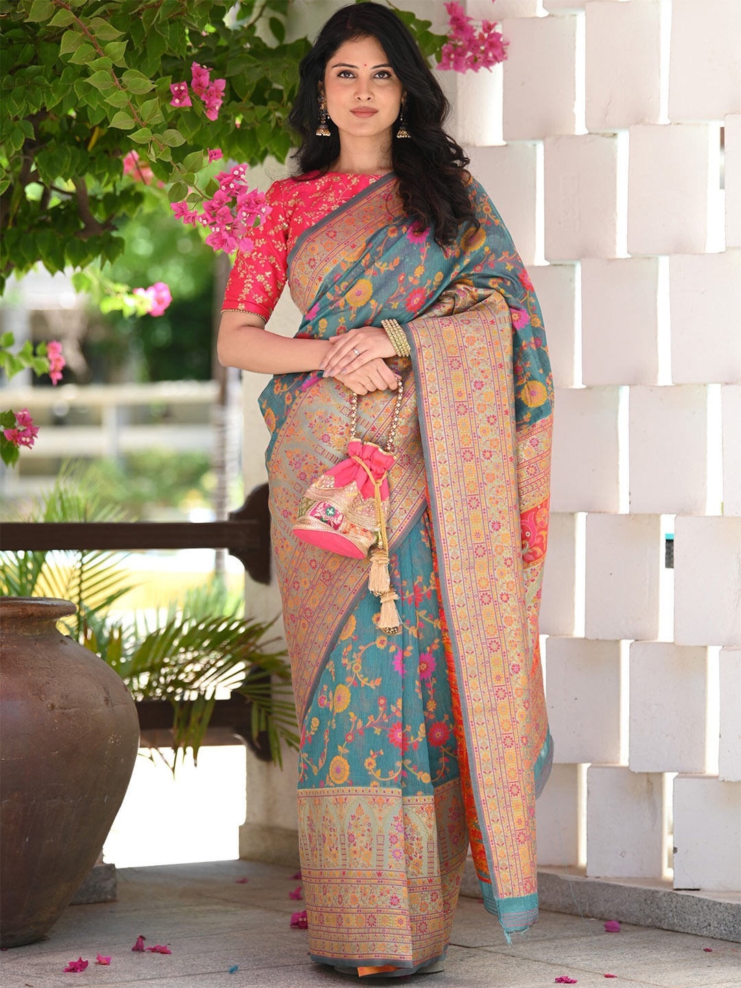 

BEATITUDE Floral Woven Design Zari Saree, Blue