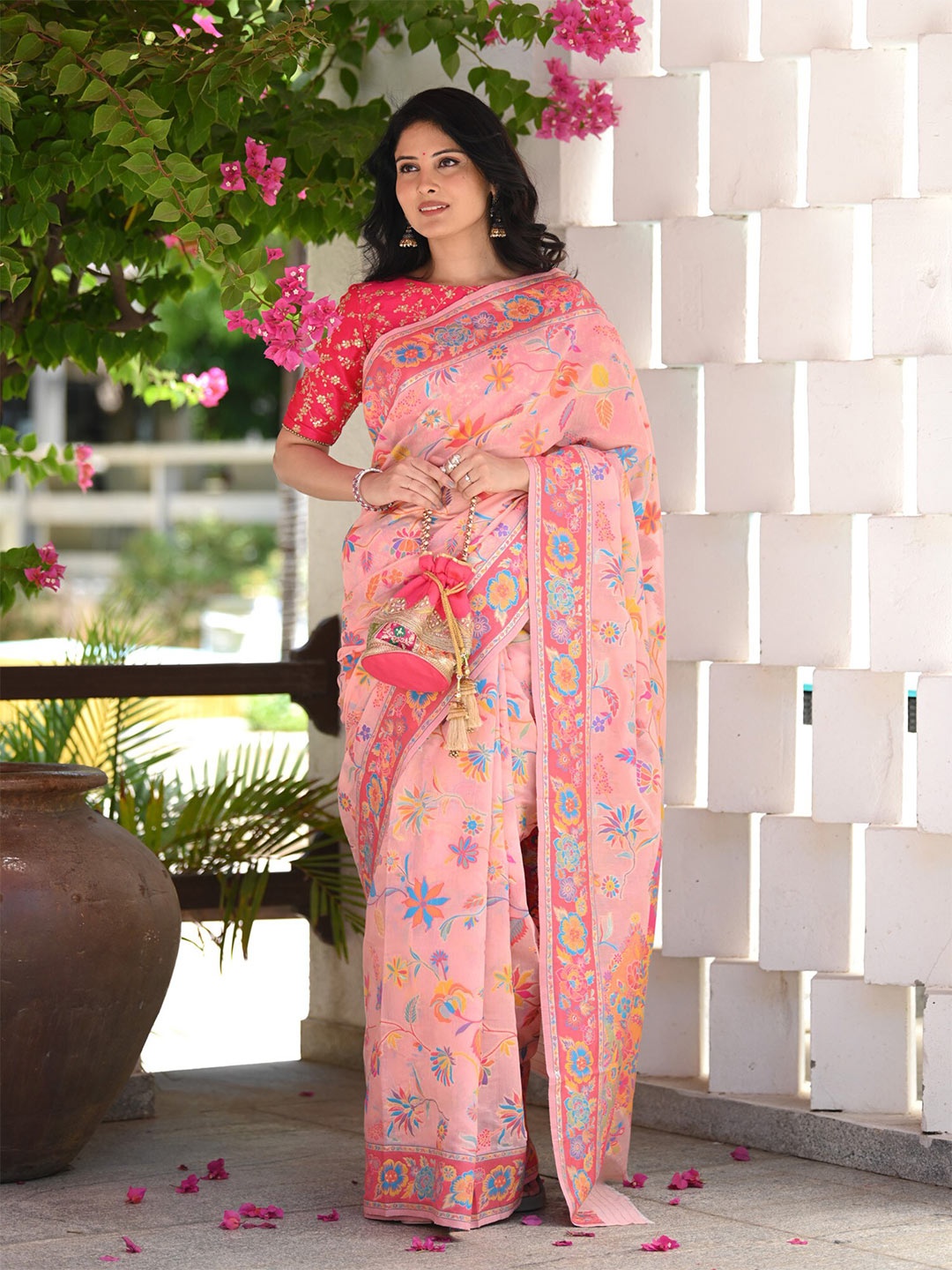 

BEATITUDE Floral Woven Design Saree, Pink