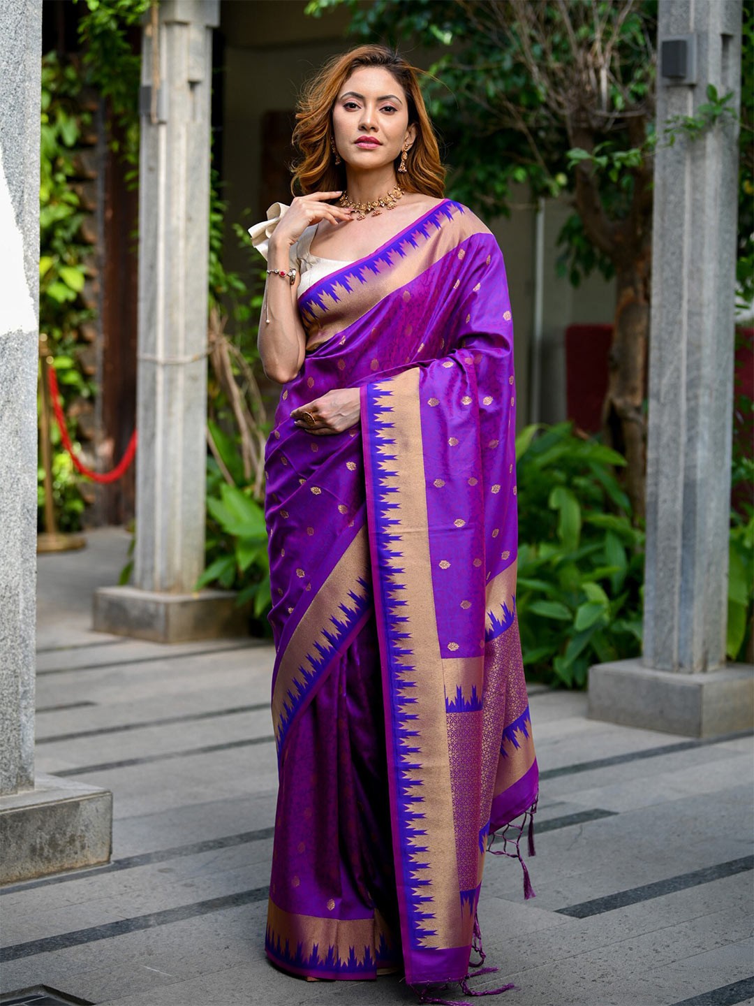 

BEATITUDE Ethnic Woven Design Zari Banarasi Saree, Purple