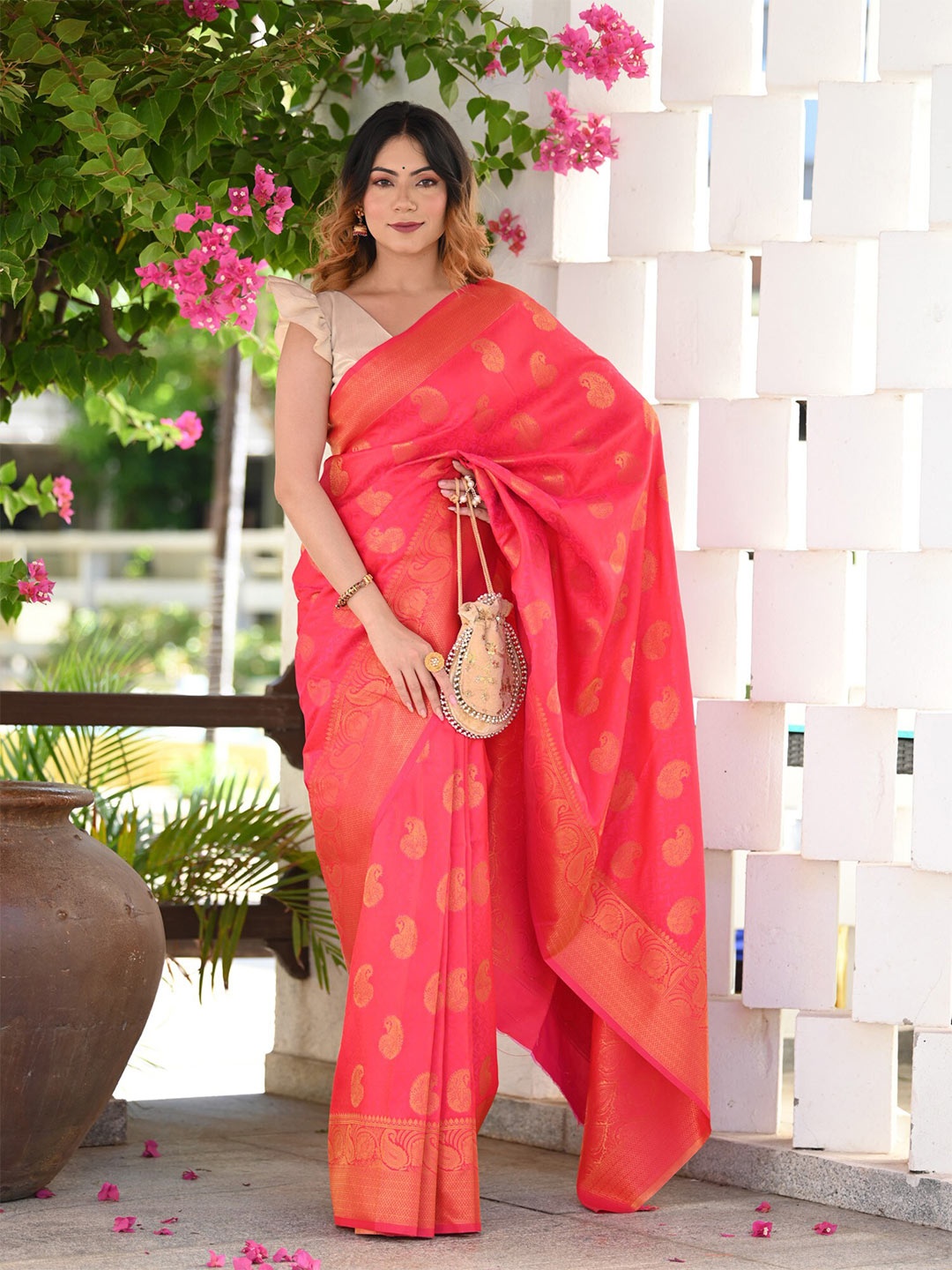 

BEATITUDE Paisley Woven Design Zari Kanjeevaram Saree, Pink
