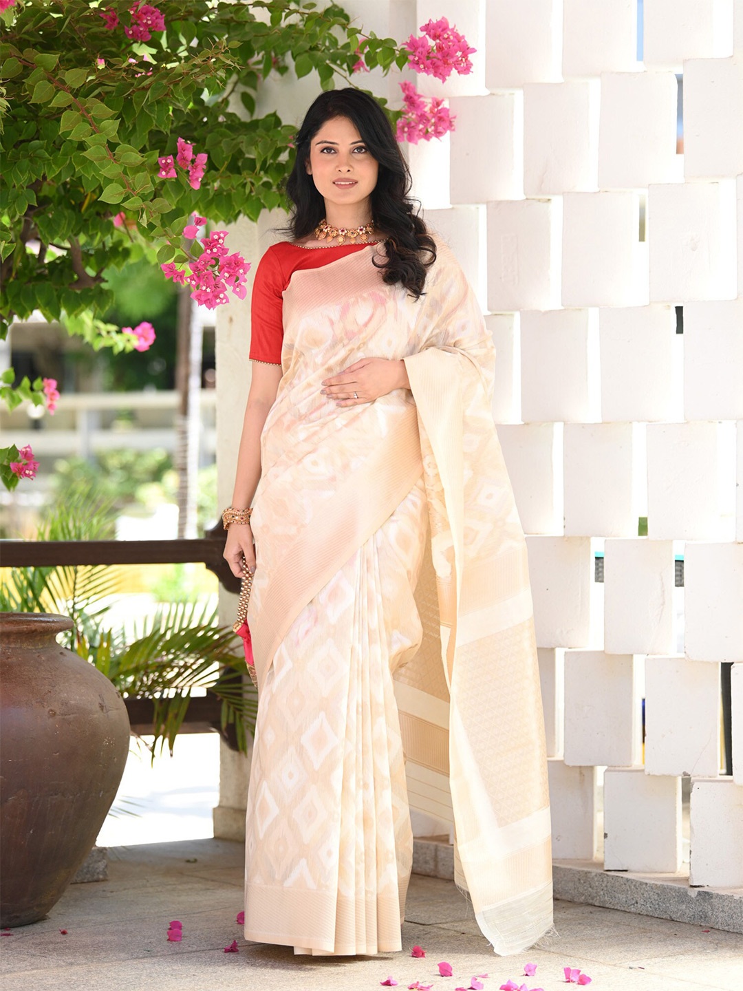 

BEATITUDE Ethnic Woven Design Zari Pure Linen Saree, Off white