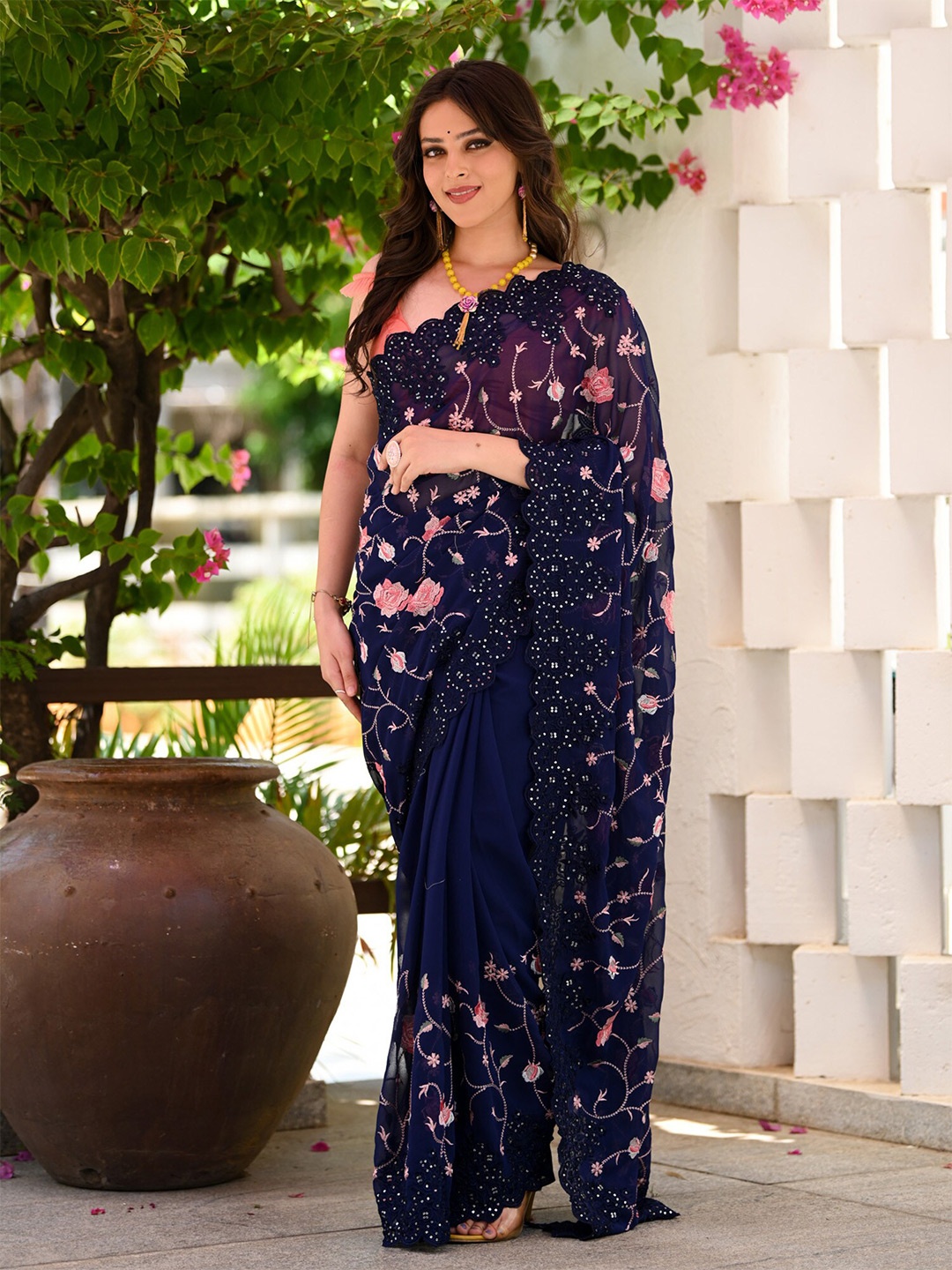 

BEATITUDE Floral Embroidered Embellished Saree, Navy blue