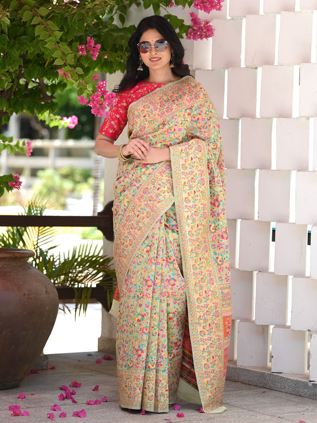 

BEATITUDE Floral Woven Design Saree, Green