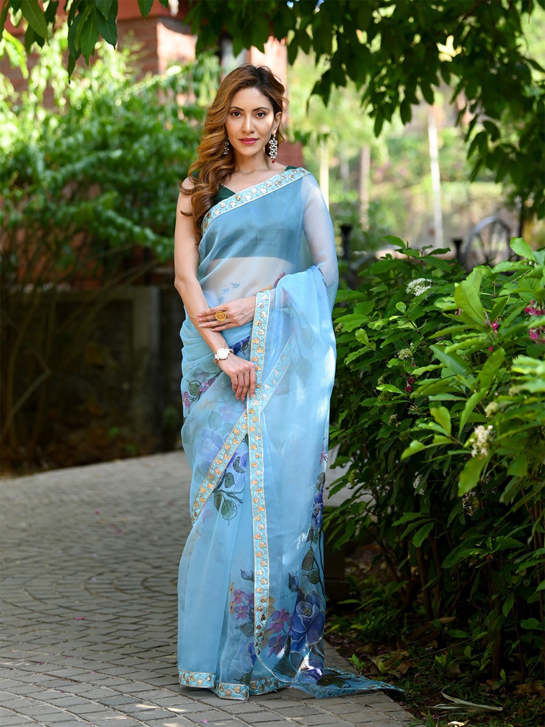 

BEATITUDE Floral Printed Sequined Organza Saree, Blue