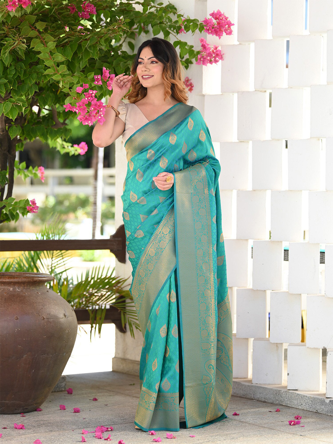 

BEATITUDE Ethnic Motif Woven Design Zari Kanjeevaram Saree, Blue