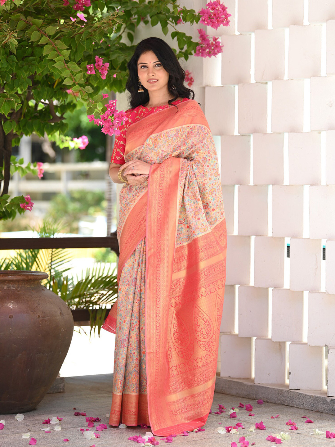 

BEATITUDE Floral Woven Design Zari Saree, Beige