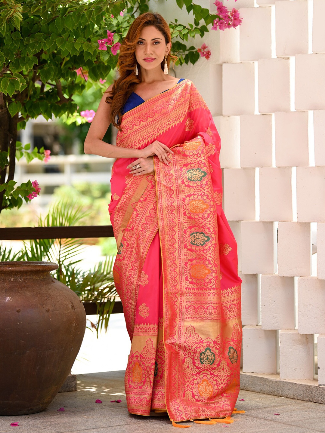 

BEATITUDE Floral Woven Design Zari Banarasi Saree, Pink