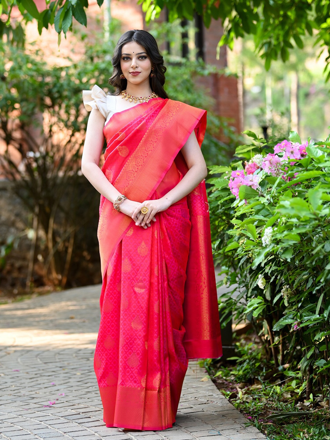 

BEATITUDE Ethnic Motif Woven Design Zari Kanjeevaram Saree, Pink