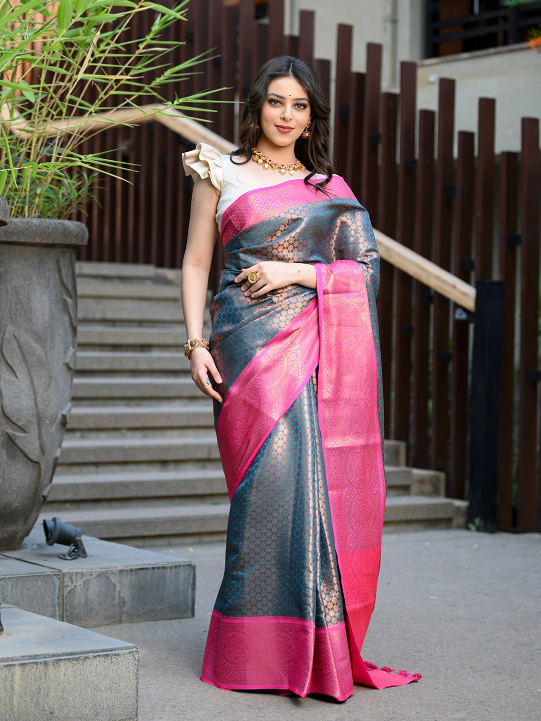 

BEATITUDE Floral Woven Design Zari Kanjeevaram Saree, Blue