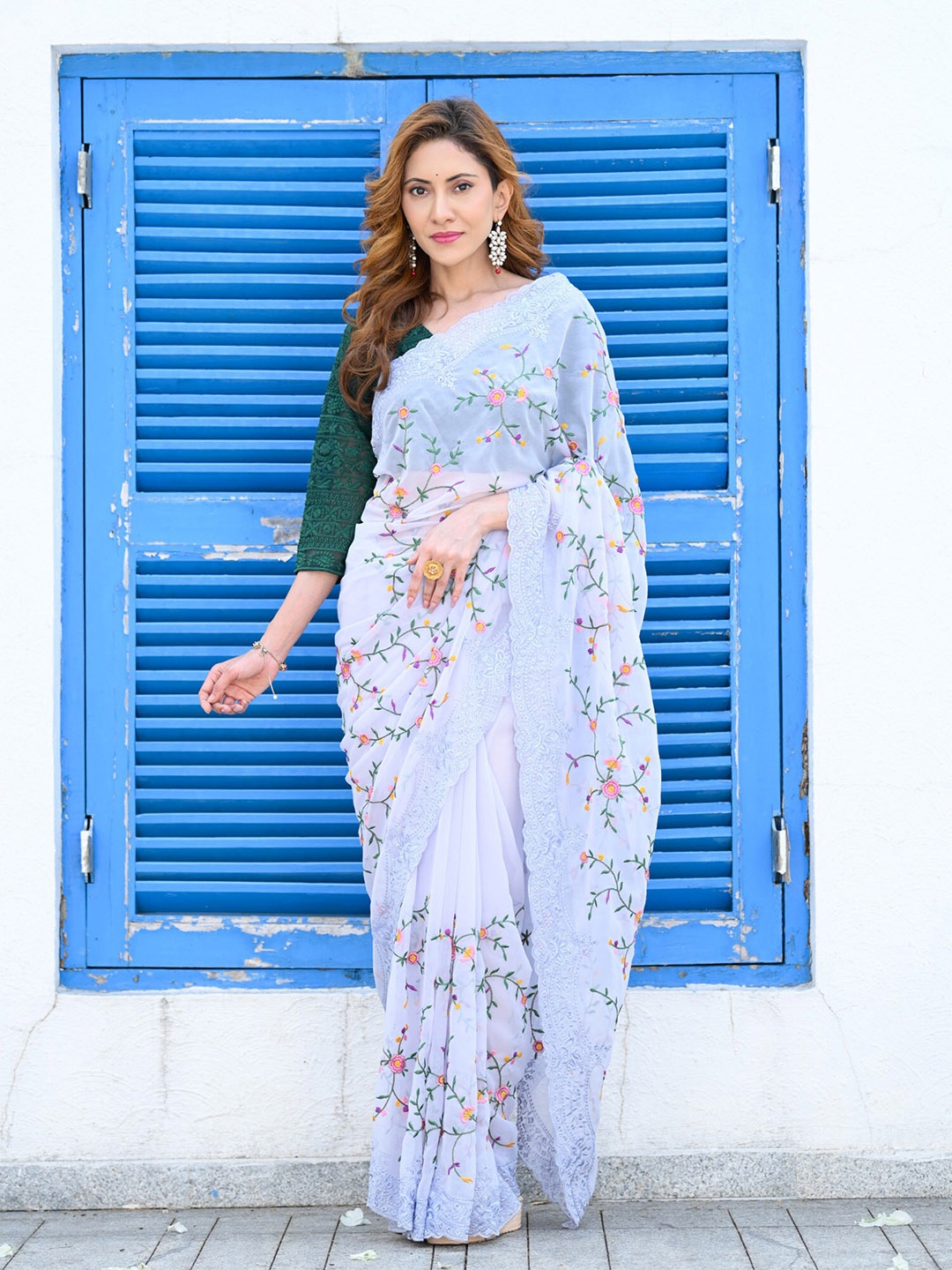 

BEATITUDE Floral Embroidered Saree, Blue