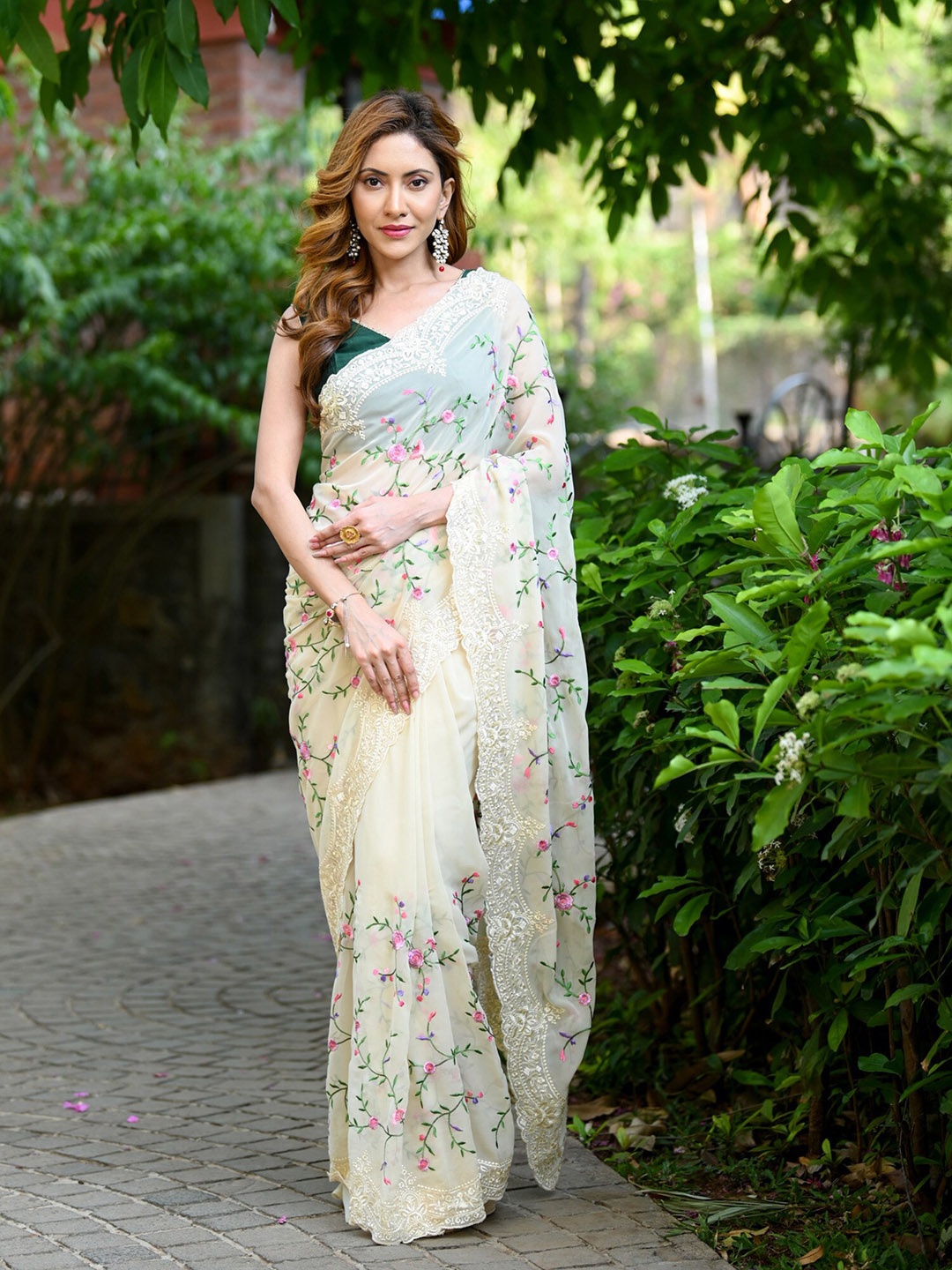 

BEATITUDE Floral Embroidered Saree, Cream