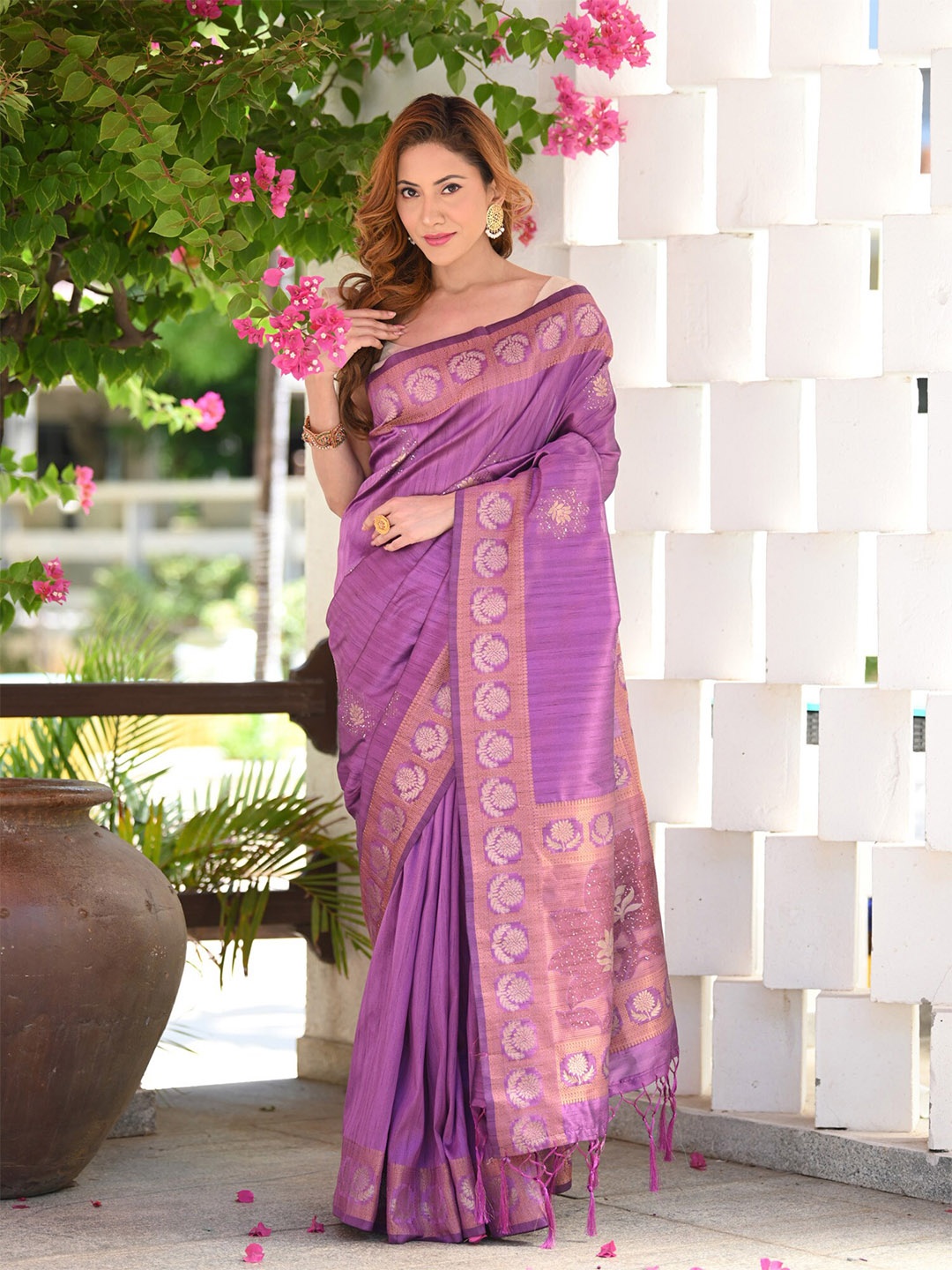 

BEATITUDE Woven Design Zari Saree, Purple